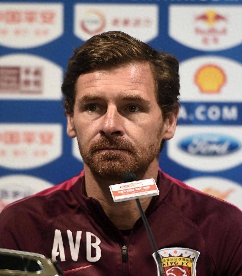 包含利物浦五连胜继续领跑积分榜，姆巴佩主帅陷下课危机！的词条